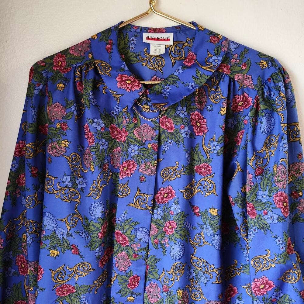Vintage floral button down adorable